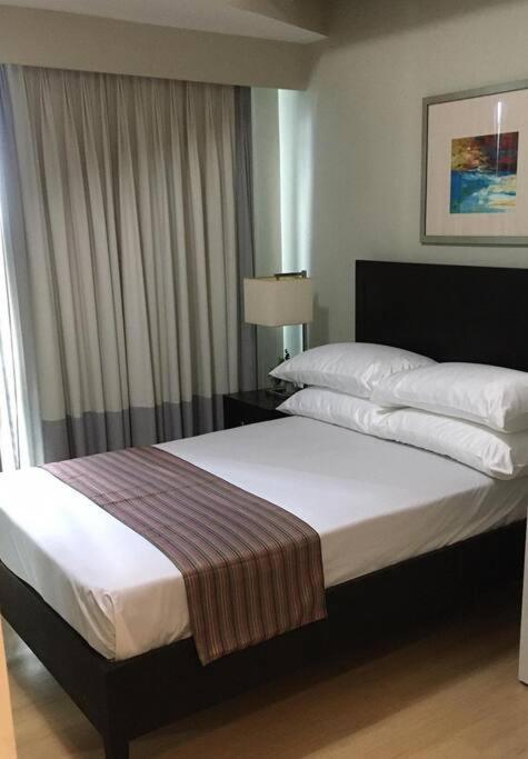 Spacious Bgc 2 Bedroom With A View Manilla Buitenkant foto
