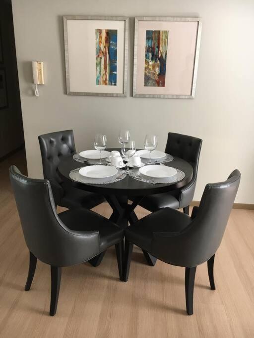 Spacious Bgc 2 Bedroom With A View Manilla Buitenkant foto