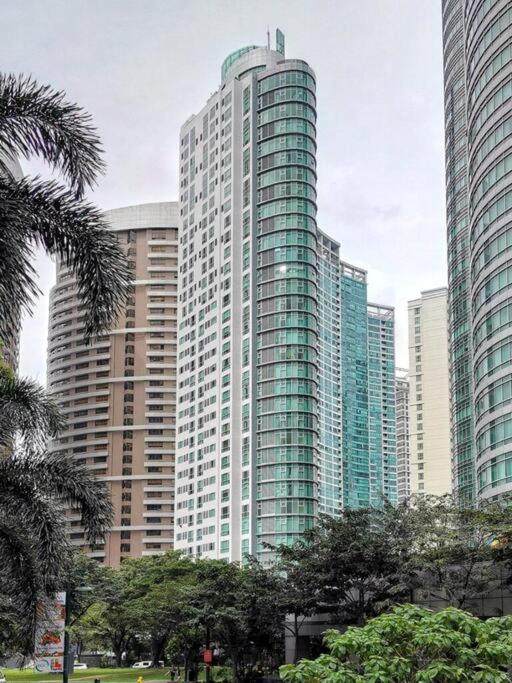 Spacious Bgc 2 Bedroom With A View Manilla Buitenkant foto